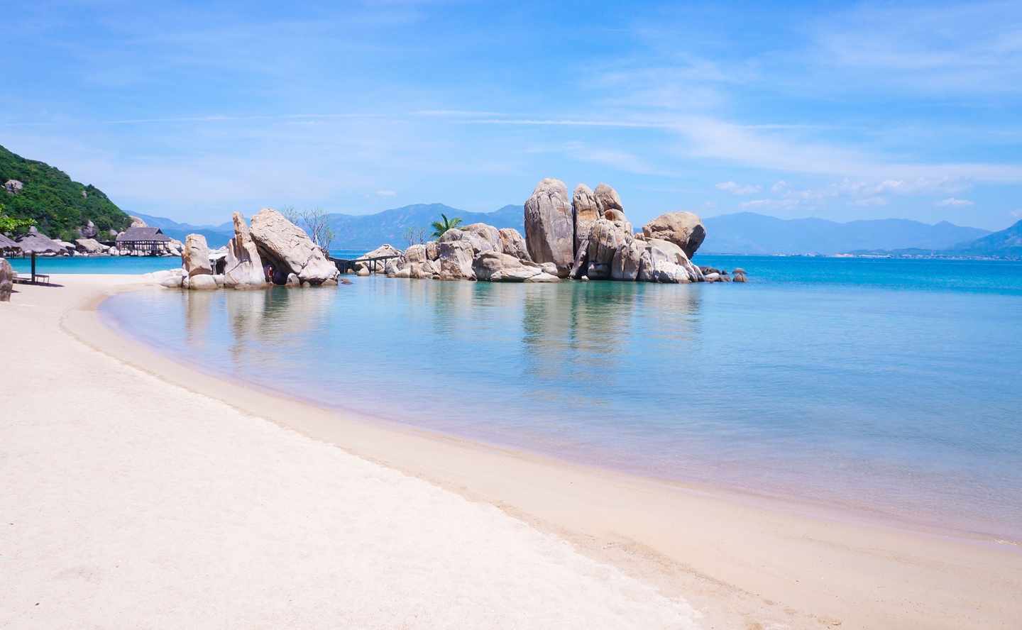 vietnam-nha-trang-strand-t-471247028.jpg