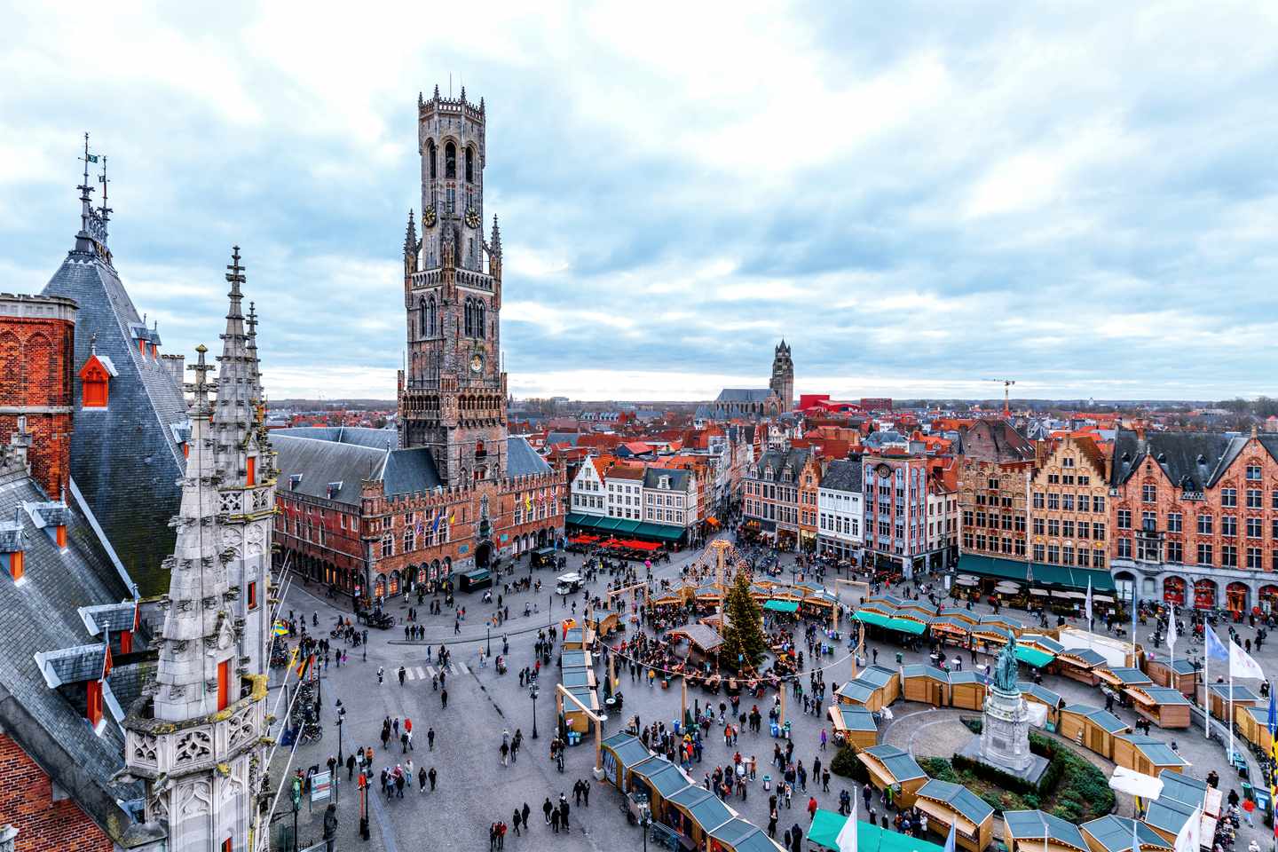 belgien-bruegge-marktplatz-g-1202808821.jpg