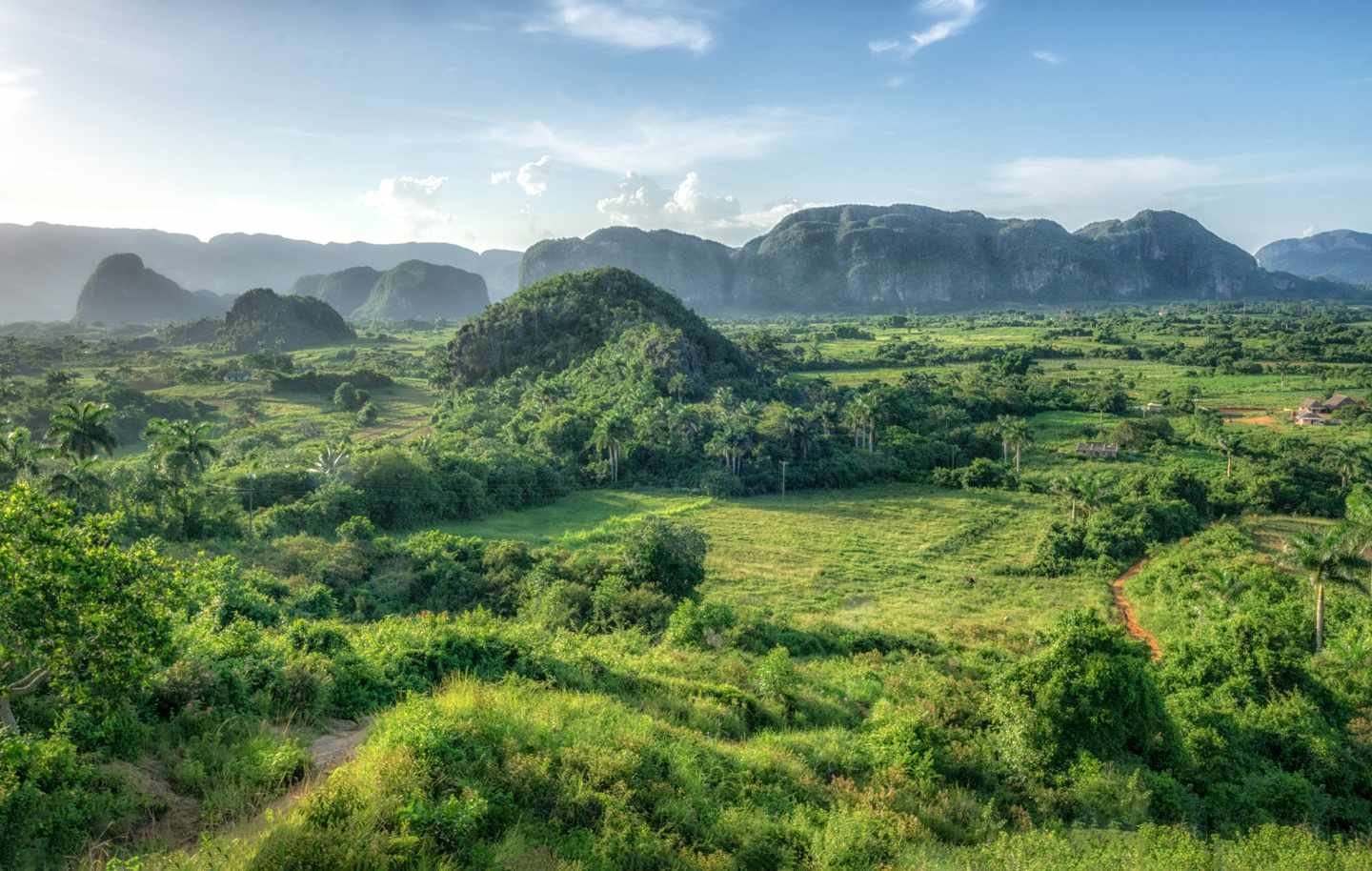 Kuba Urlaub: Sonnenuntergang im Viñales-Tal