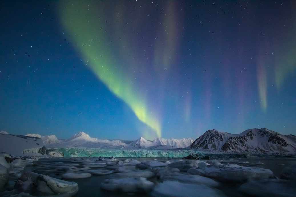 1_2_spitzbergen_polarlicht_schnee_dertour_g-481931116.jpg