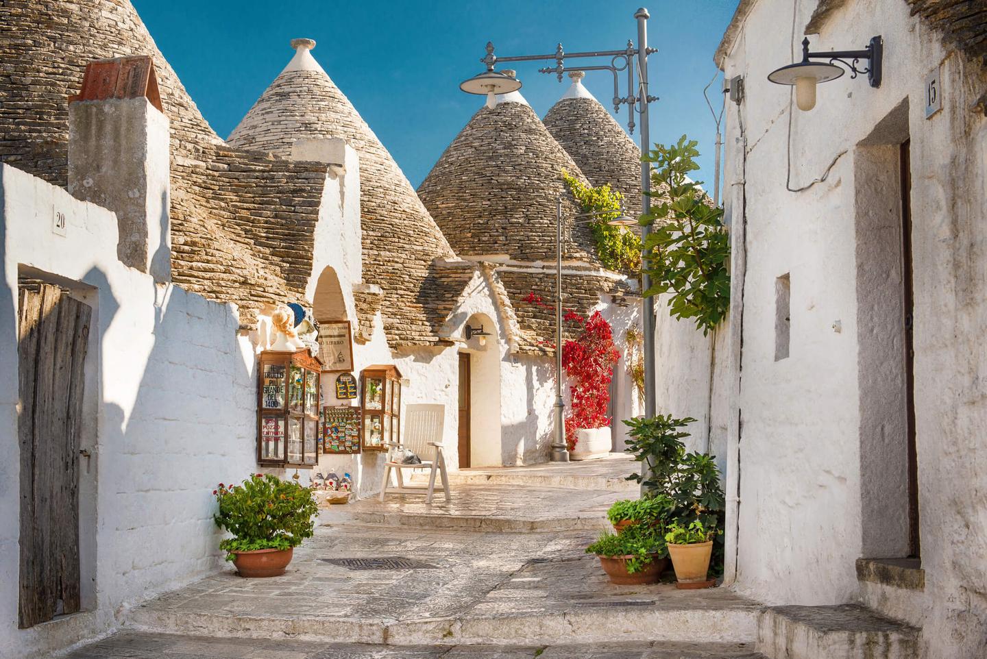 italien-apulien-trulli-von-alberobello-dertour-g-987784114.jpg