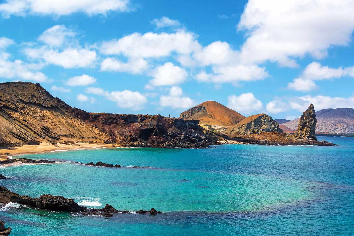 galapagos-inseln-pinnacle-rock-t-478800970.jpg