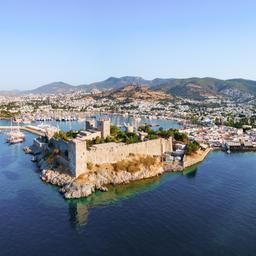 Bodrum Urlaub: Luftaufnahme auf Burg und Yachthafen in Bodrum