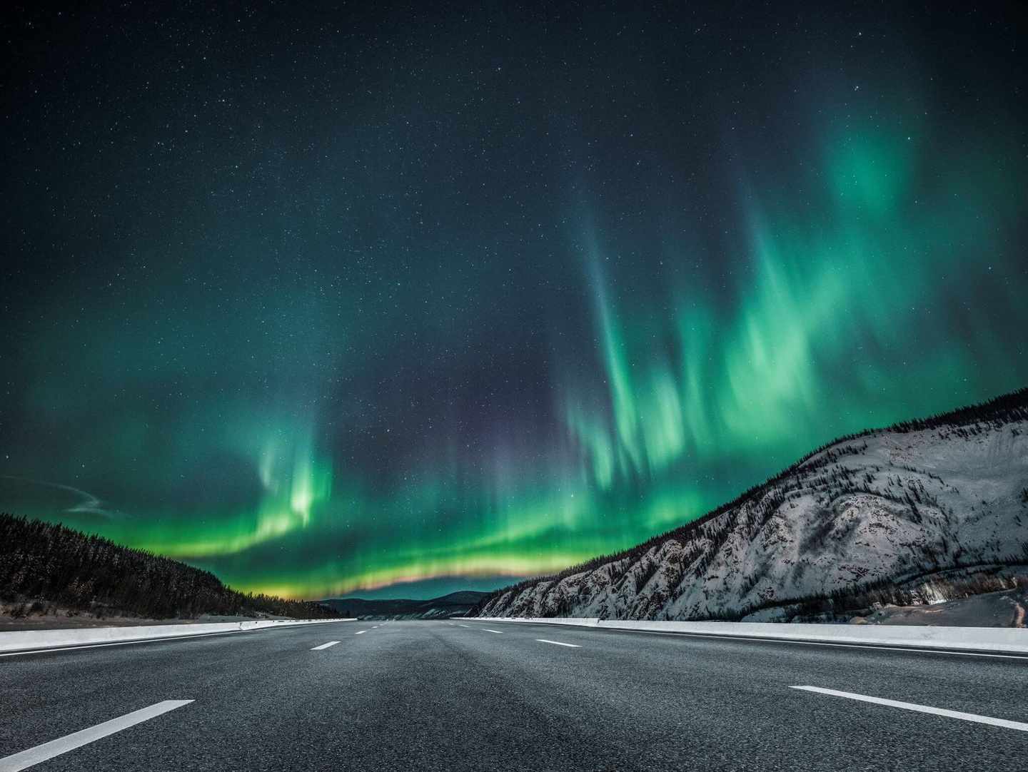 kanada-polarlichter-banff-strasse-g-914775790.jpg