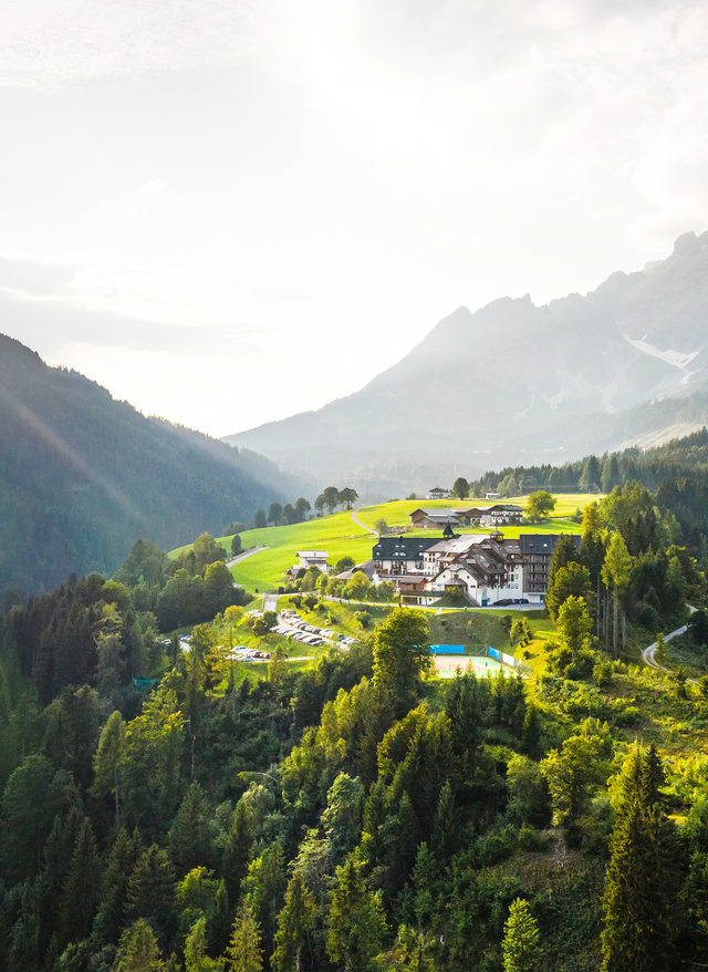 oesterreich-salzburger-land-muehlbach-am-hochkoenig-aldiana-club-hochkoenig-aussenansicht-berge-0045-f-aldiana.png