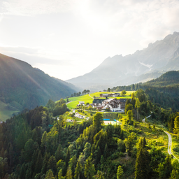 oesterreich-salzburger-land-muehlbach-am-hochkoenig-aldiana-club-hochkoenig-aussenansicht-berge-0045-f-aldiana.png