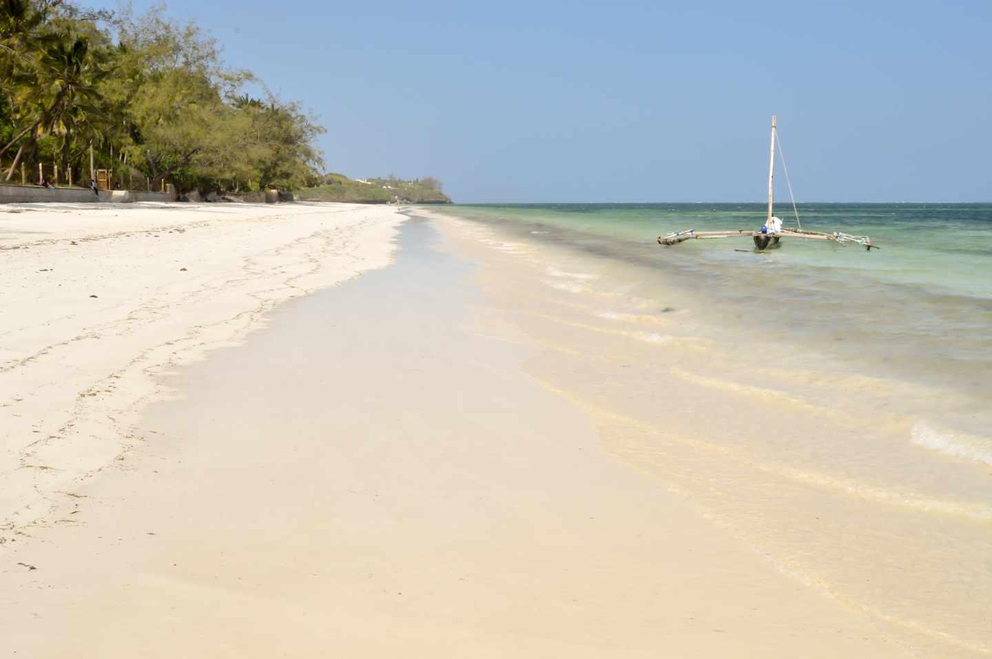 kenia-bamburi-beach-g-651478302.jpg