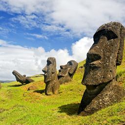 chile-osterinsel-nationalpark-rapa-nui-statue-t-466024975.jpg