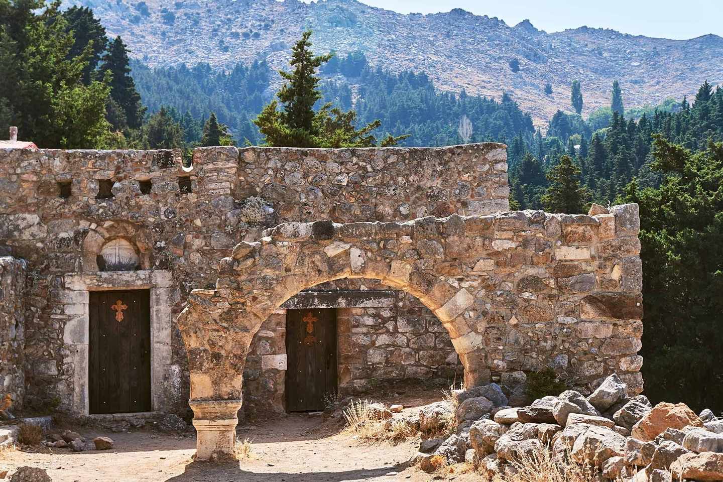 griechenland-kos-bergfestung-palio-pyli-vor-dikeos-gebirge-g-1149314242.jpg