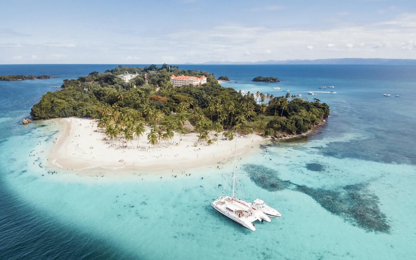 blt40e6730c4e2ece88-GettyImages-1326934353.jpg dominikanische-republik-bacardi-island-cayo-levantado-palmenstrand-g-1326934353.jpg