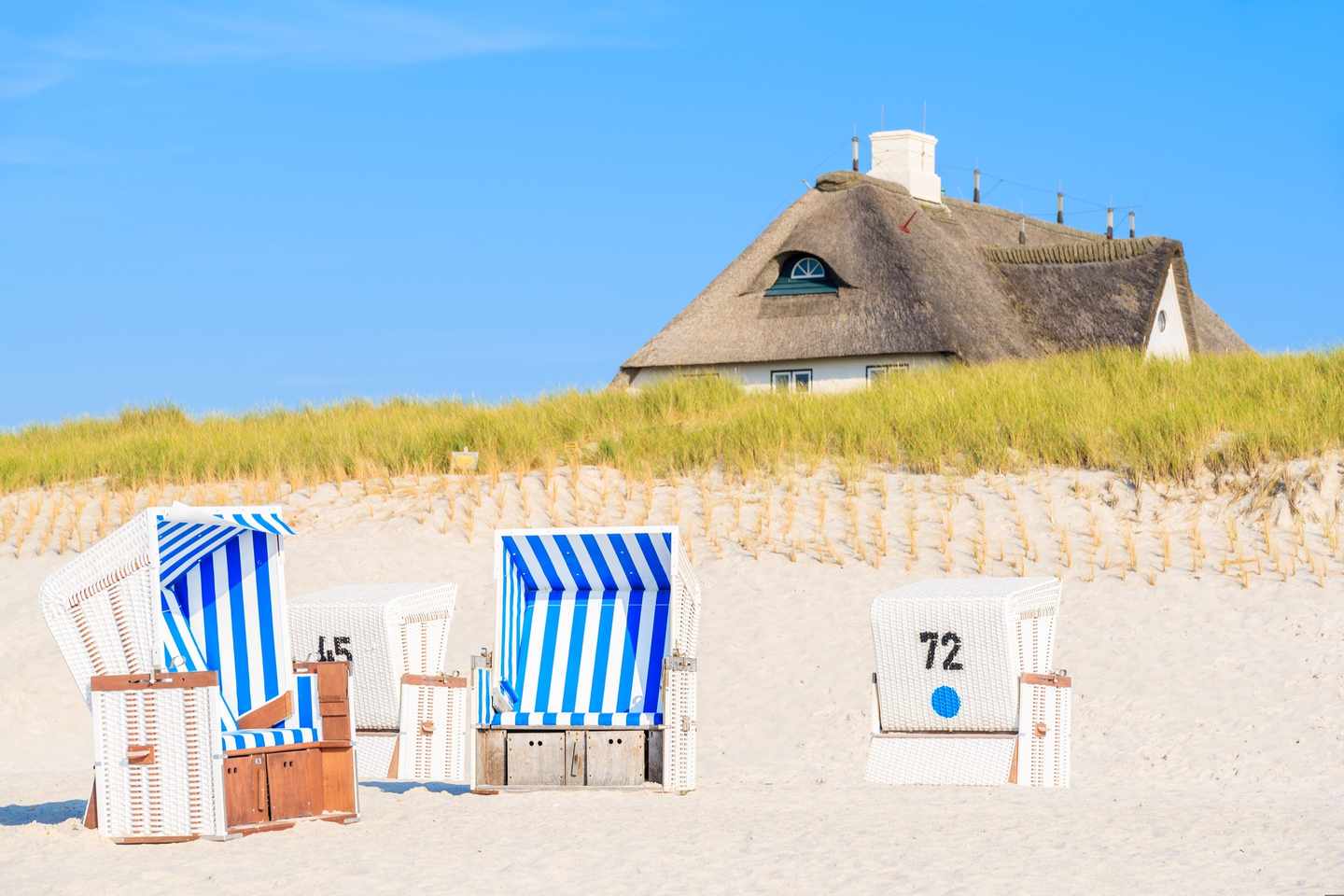 deutschland-sylt-strandkorb-g-978241804.jpg