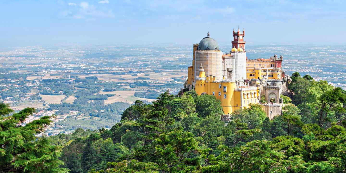portugal-sintra-palacio-da-pena-burg-landschaft-g-515684668.jpg