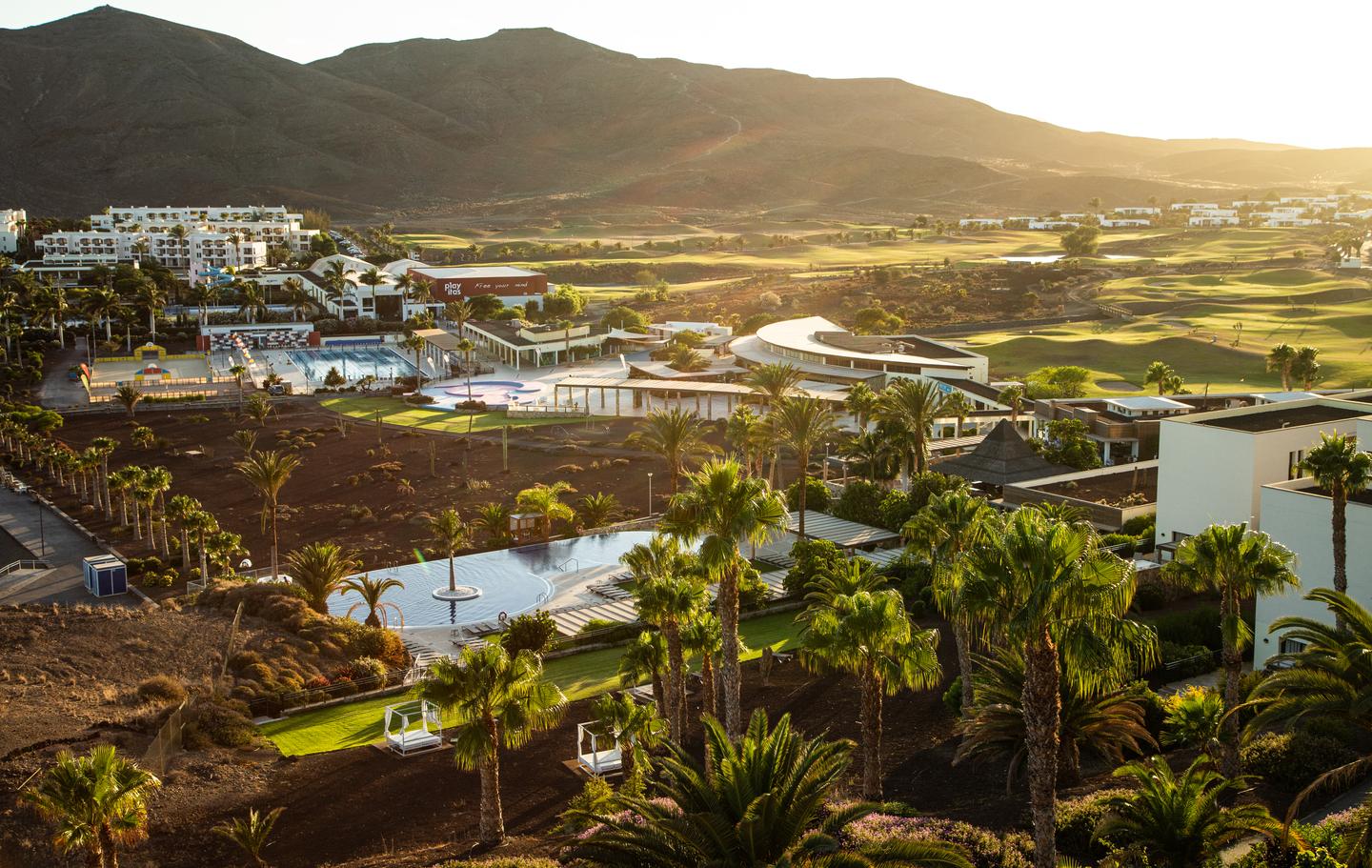 playitas-resort-anlage-sonnenuntergang-pa-playitas.jpg