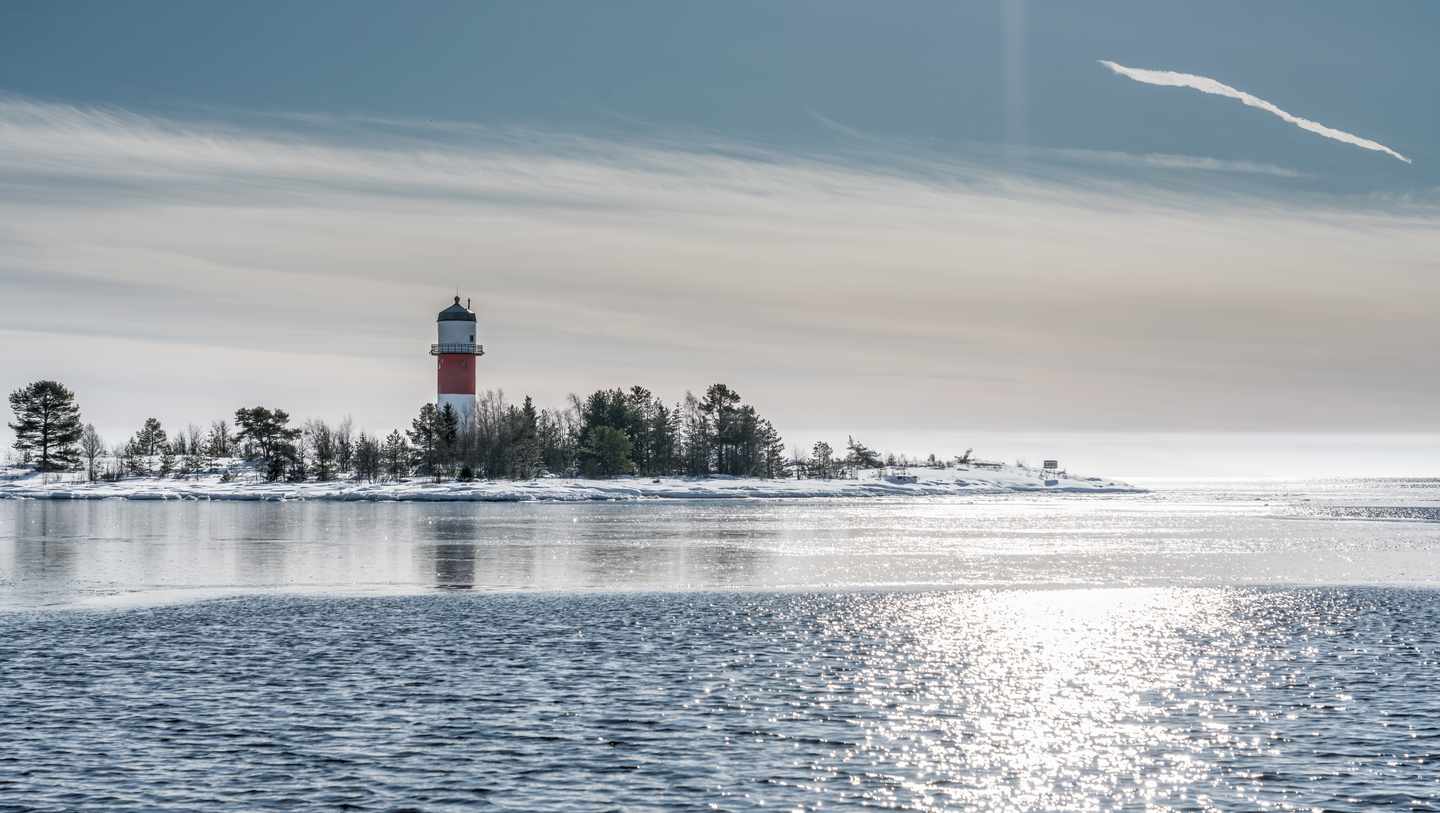 schweden-ostsee-blick-auf-leuchtturm-g-1283585881_bearbeitet.jpg