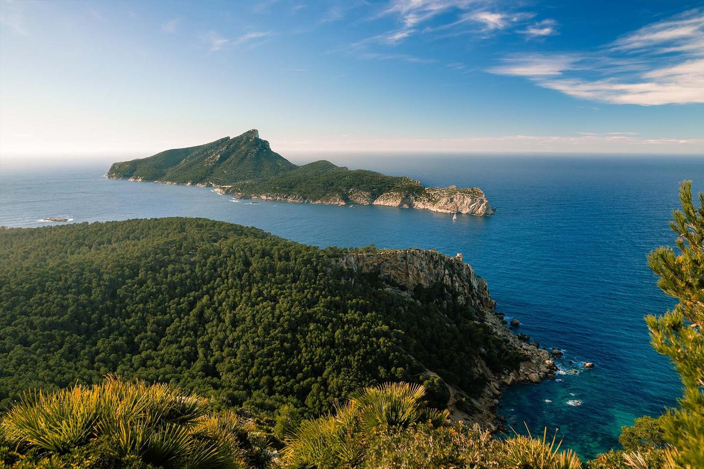 spanien-mallorca-la-trapa-mit-kindern-blick-auf-die-insel-dragonera-g-1361729624.jpg