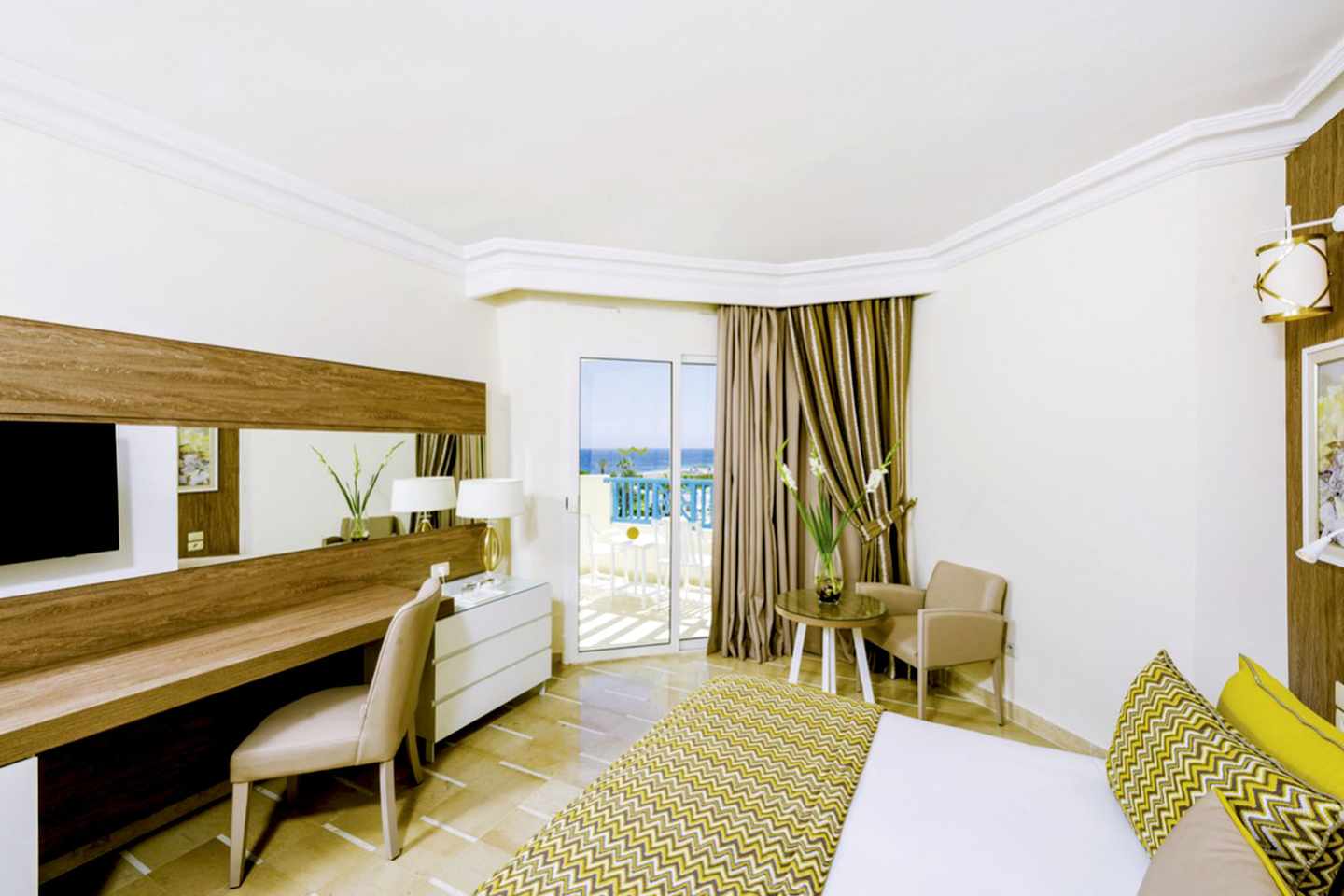 blt78ca60078dc7c57f-tunesien-sentido-bellevue-park-hotelzimmer-mir11007b-w21-24.jpg Zeitlose und stilvolle Zimmereinrichtung im Sentido Bellevue Park