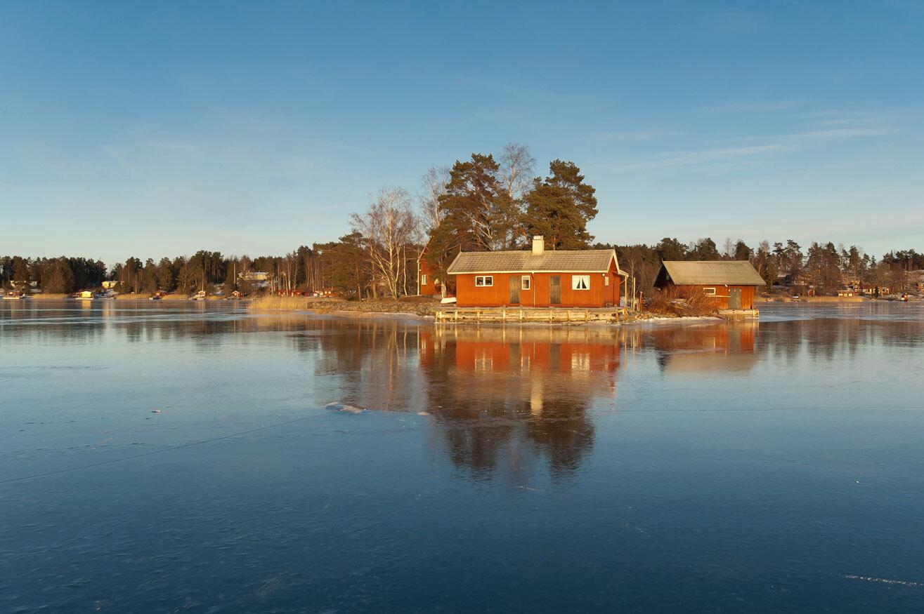 nordeuropa-schweden-rotes-holzhaus-t-120876622.jpg