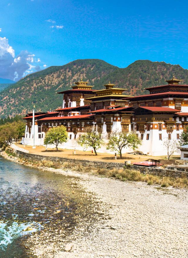 Blick auf den Dzong-Palas in Bhutan