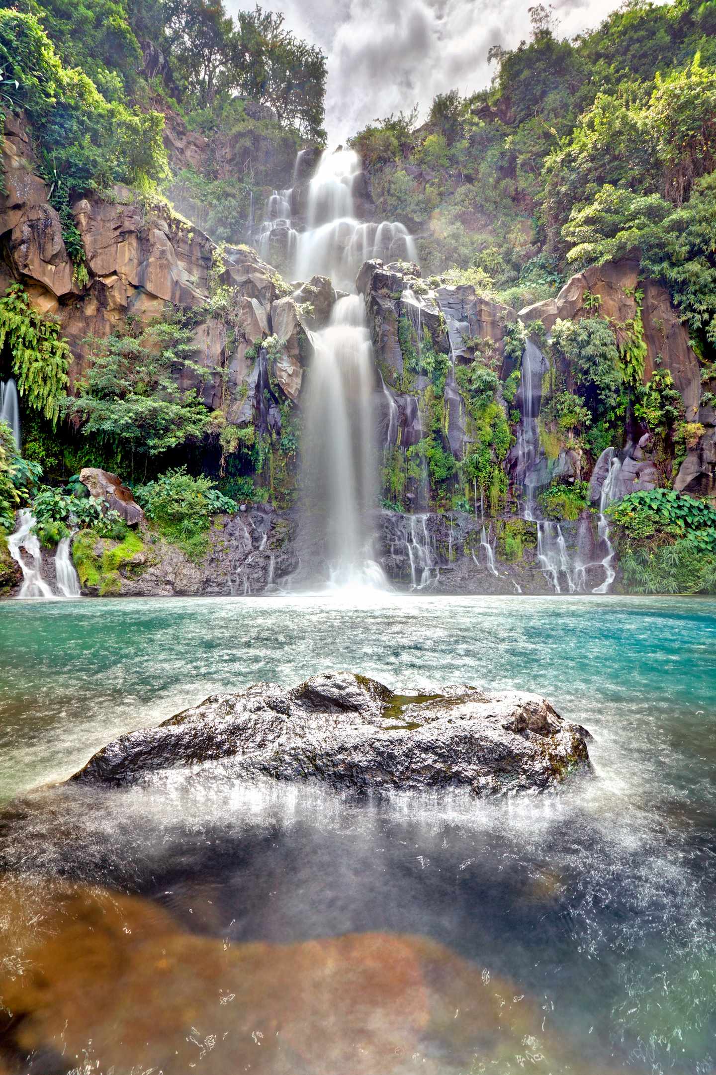 la-reunion-wasserfall-p-T48113.jpg