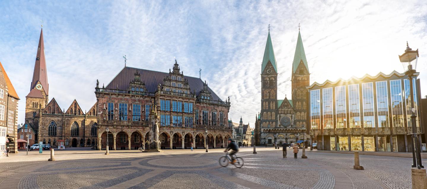 deutschland-bremen-rathausplatz-g-926601940.jpg