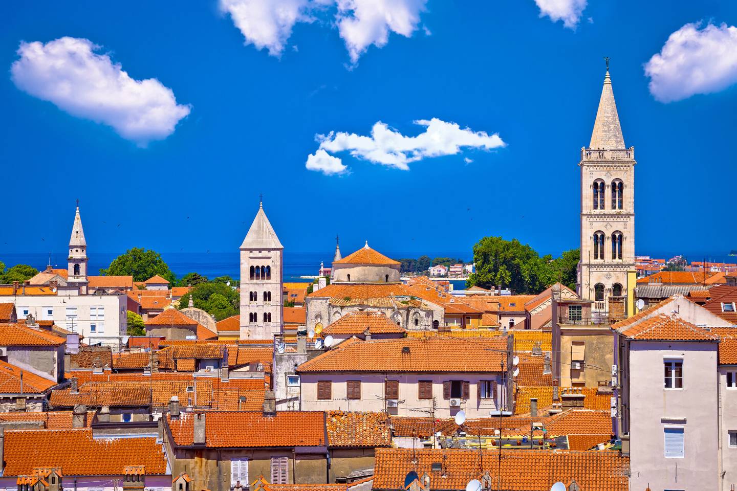 kroatien-dalmatien-zadar-stadtbild-klein-g-913453452.jpg