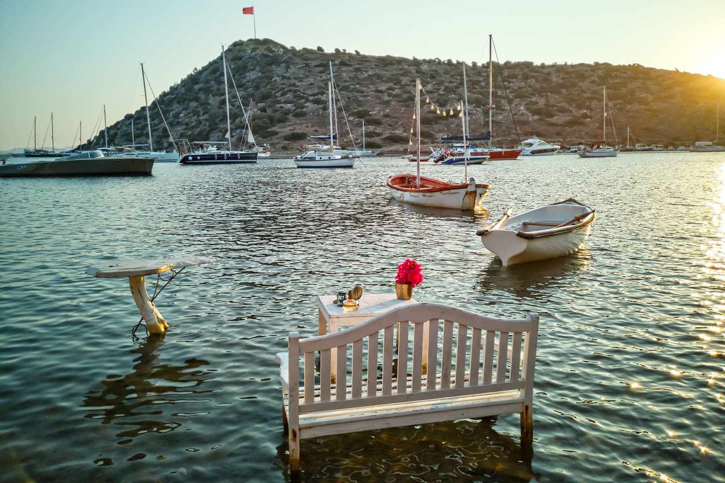 tuerkei-bodrum-gumusluk-bank-im-meer-g-1271494185.jpg