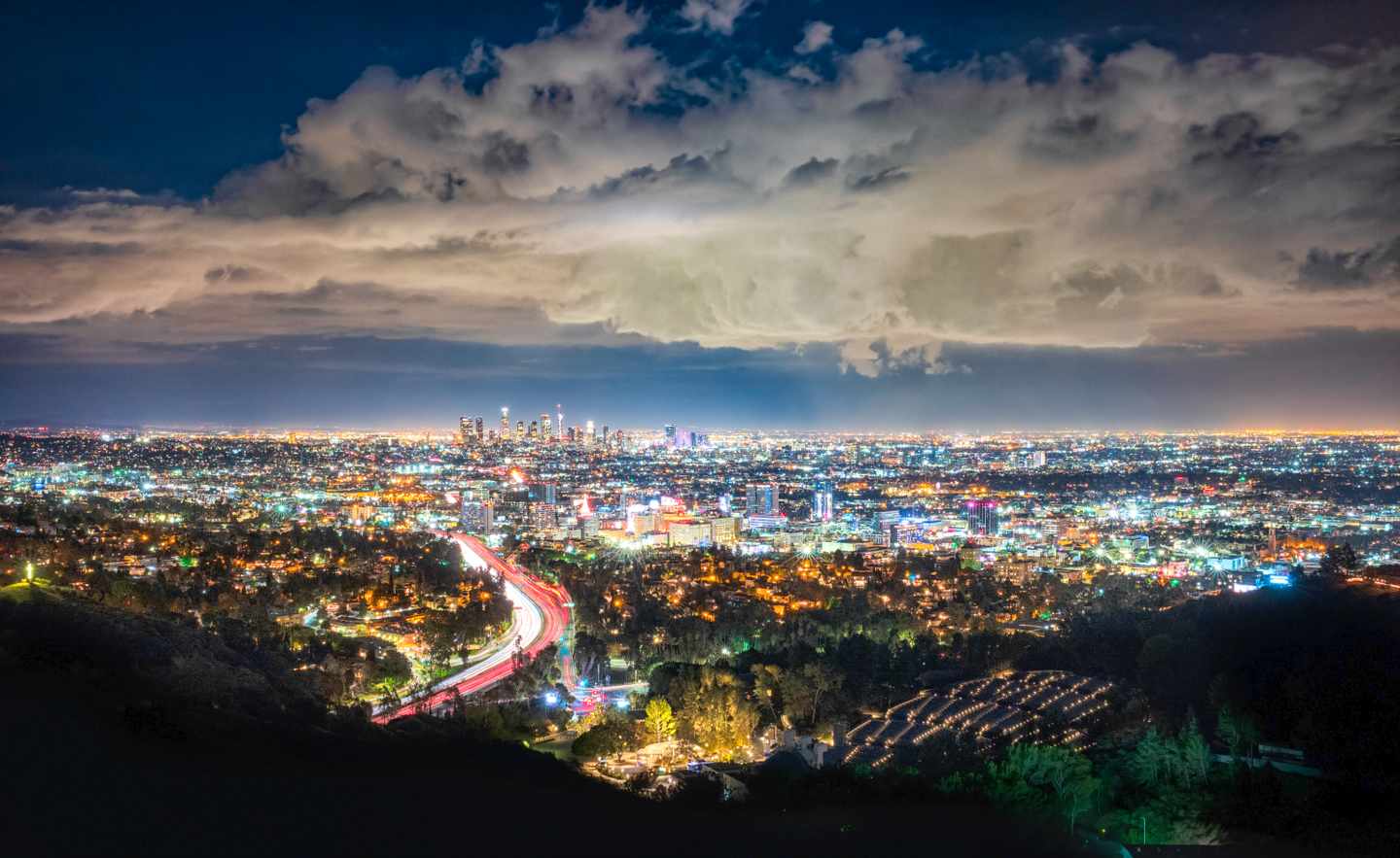 usa-los-angeles-sehenswuerdigkeiten-downtown-at-night-g-1168617851.jpg