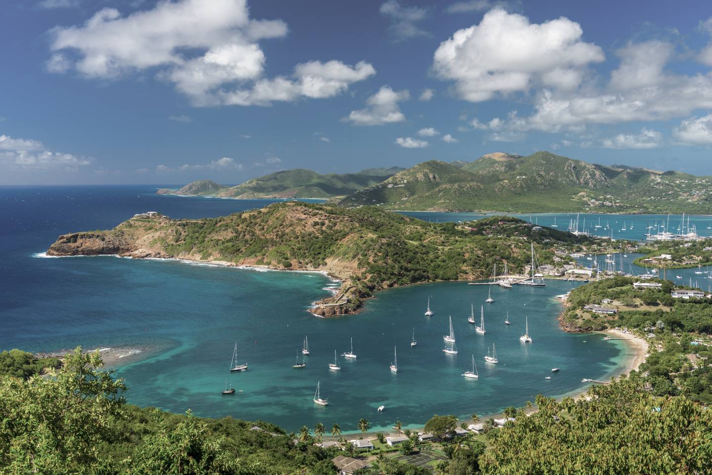karibik-antigua-shirley-heights-ausblick-barbuda-g-684663944.jpg