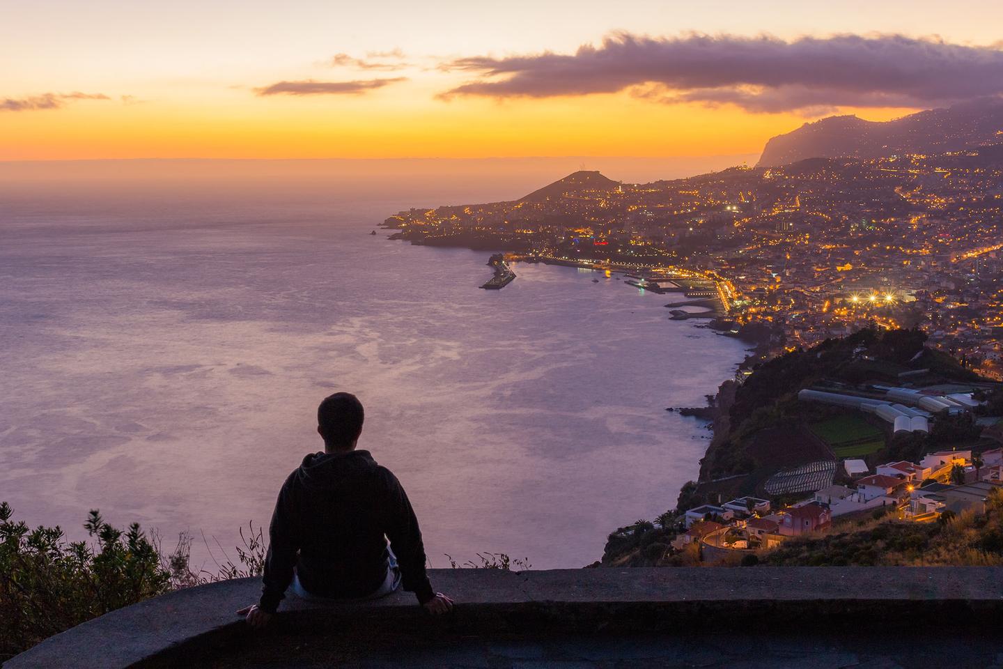 portugal-madeira-sonnenuntergang-vom-pinaculo-g-692687402.jpg