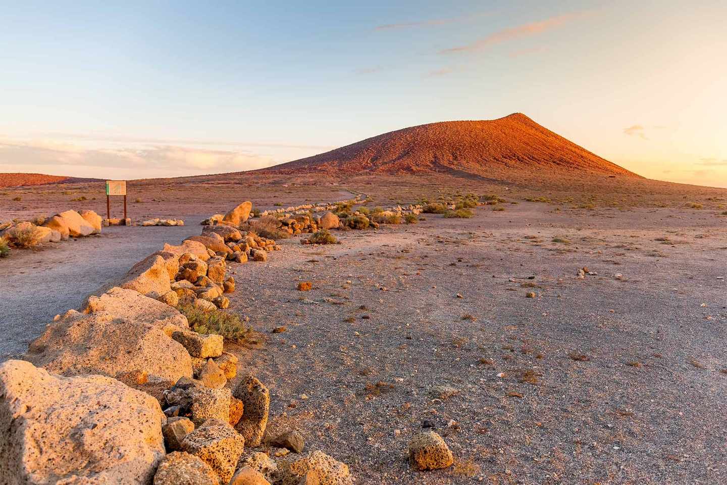 blt6f4b0df06af4e70f-spain-teneriffa-montana-roja-mountain-sunset-wanderweg-g-1248403077.jpg Kanaren montana roja berg Sonnenuntergang Wanderweg