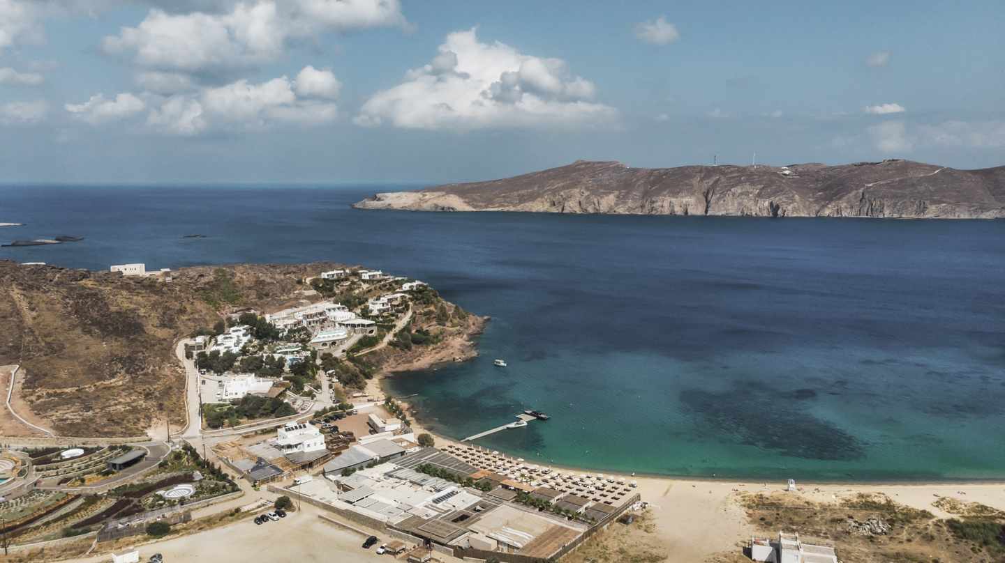griechenland-mykonos-luftaufnahme-panormos-strand-g-1310625257_bearbeitet.jpg
