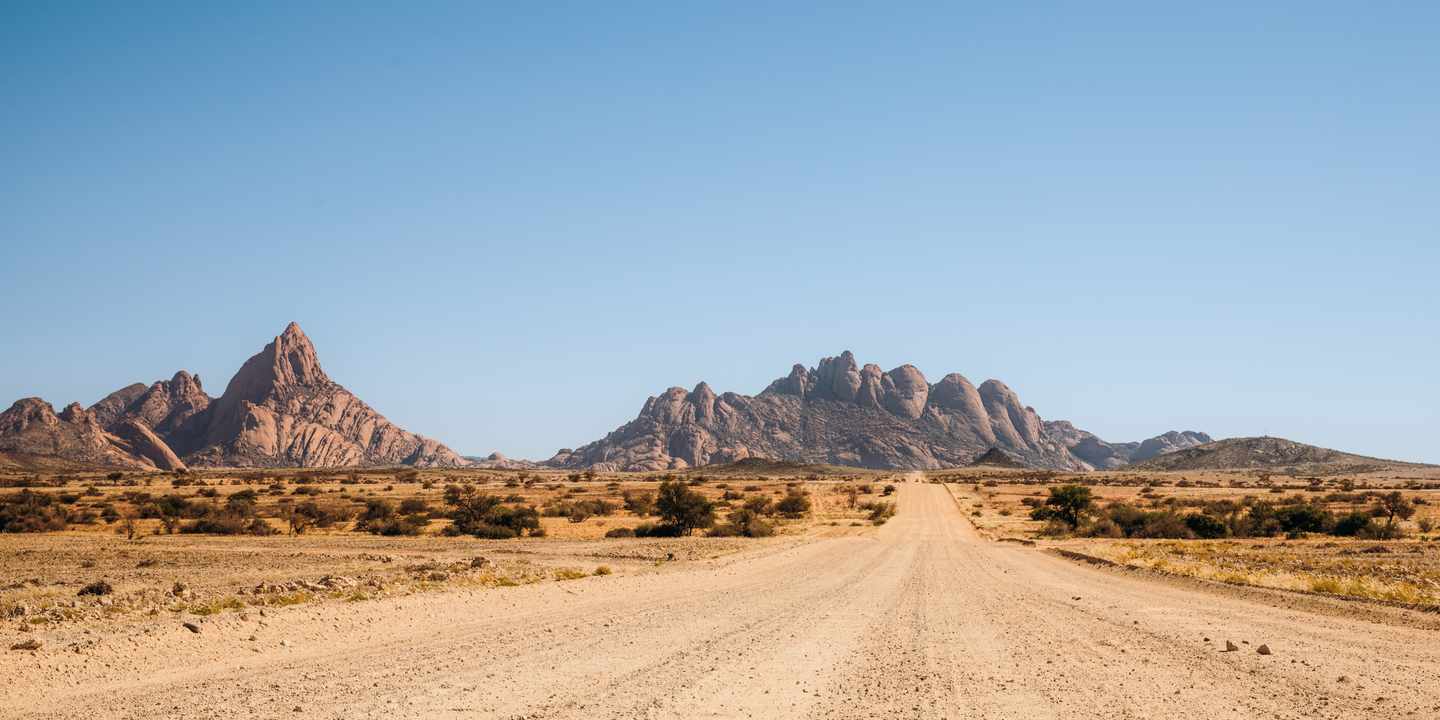namibia-spitzkoppe-panoramablick-wüstenstraße-g-1364754714_bearbeitet.jpg