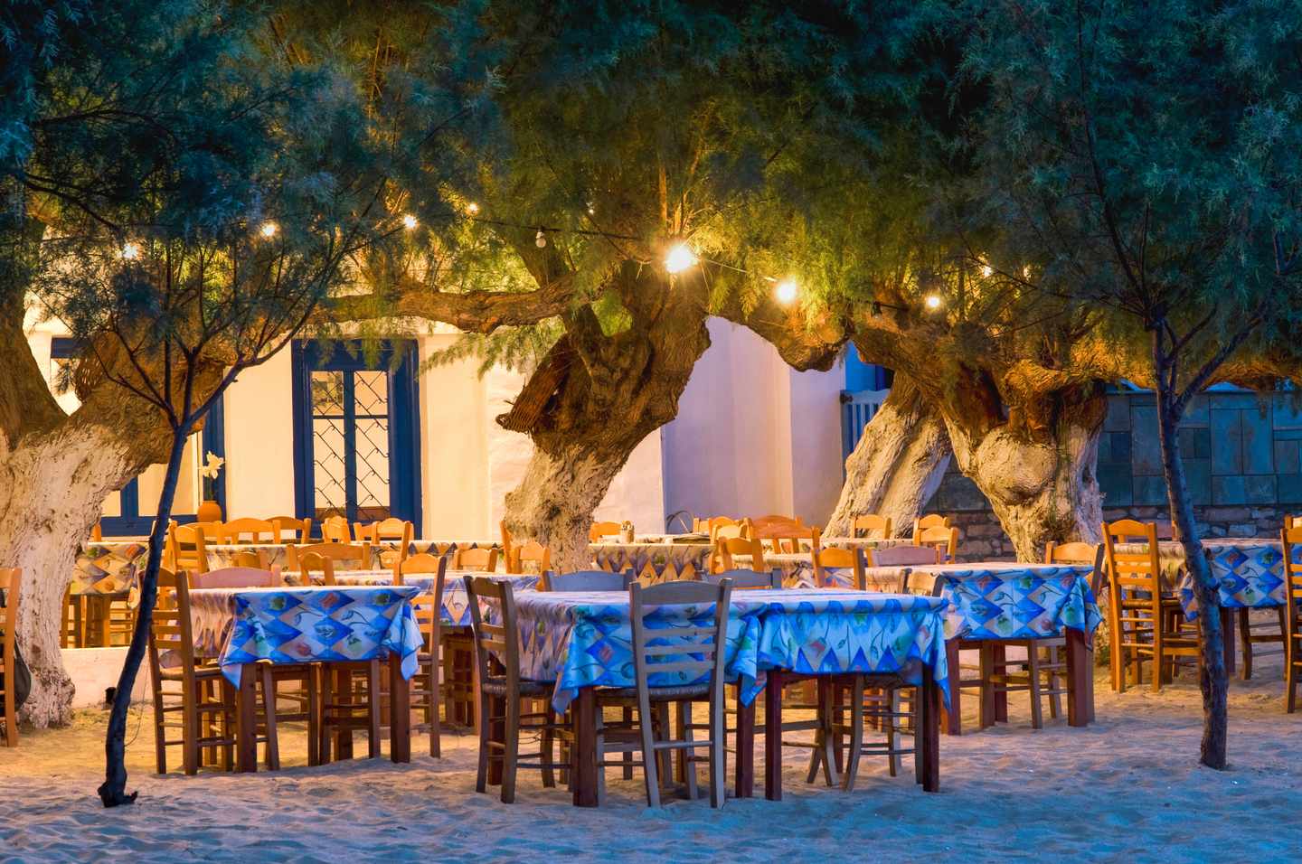 griechenland-taverne-am-strand-g-118139211.jpg