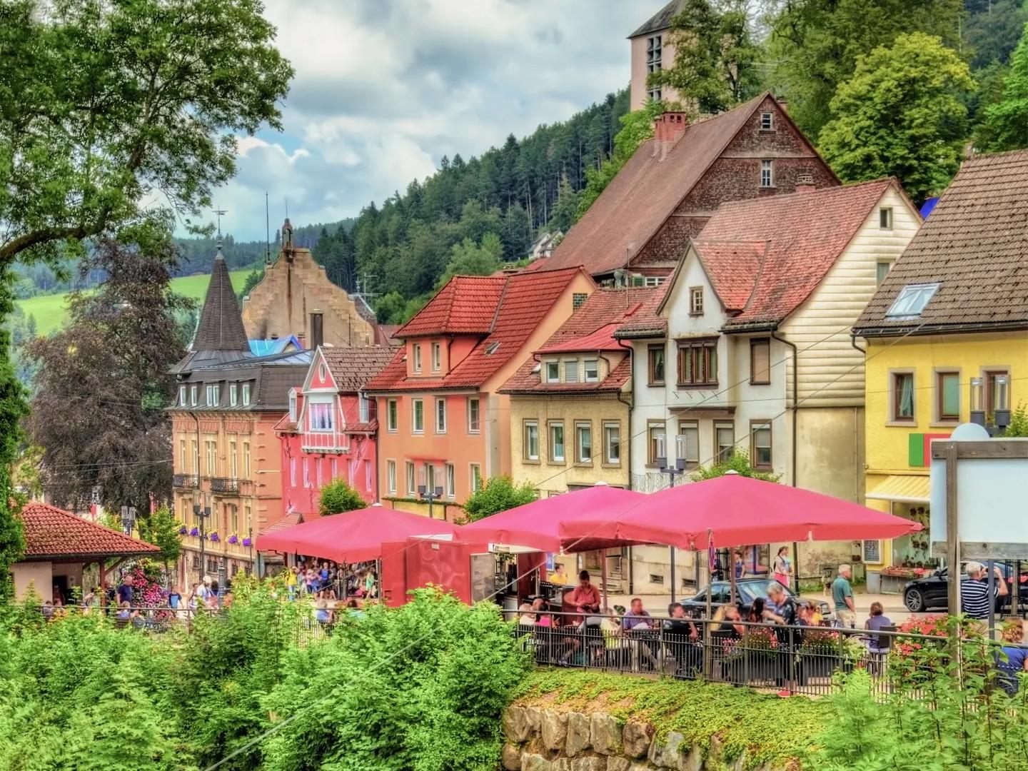 europa-deutschland-schwarzwald-triberg-gutach-dorf-crop-g-615112368.jpg