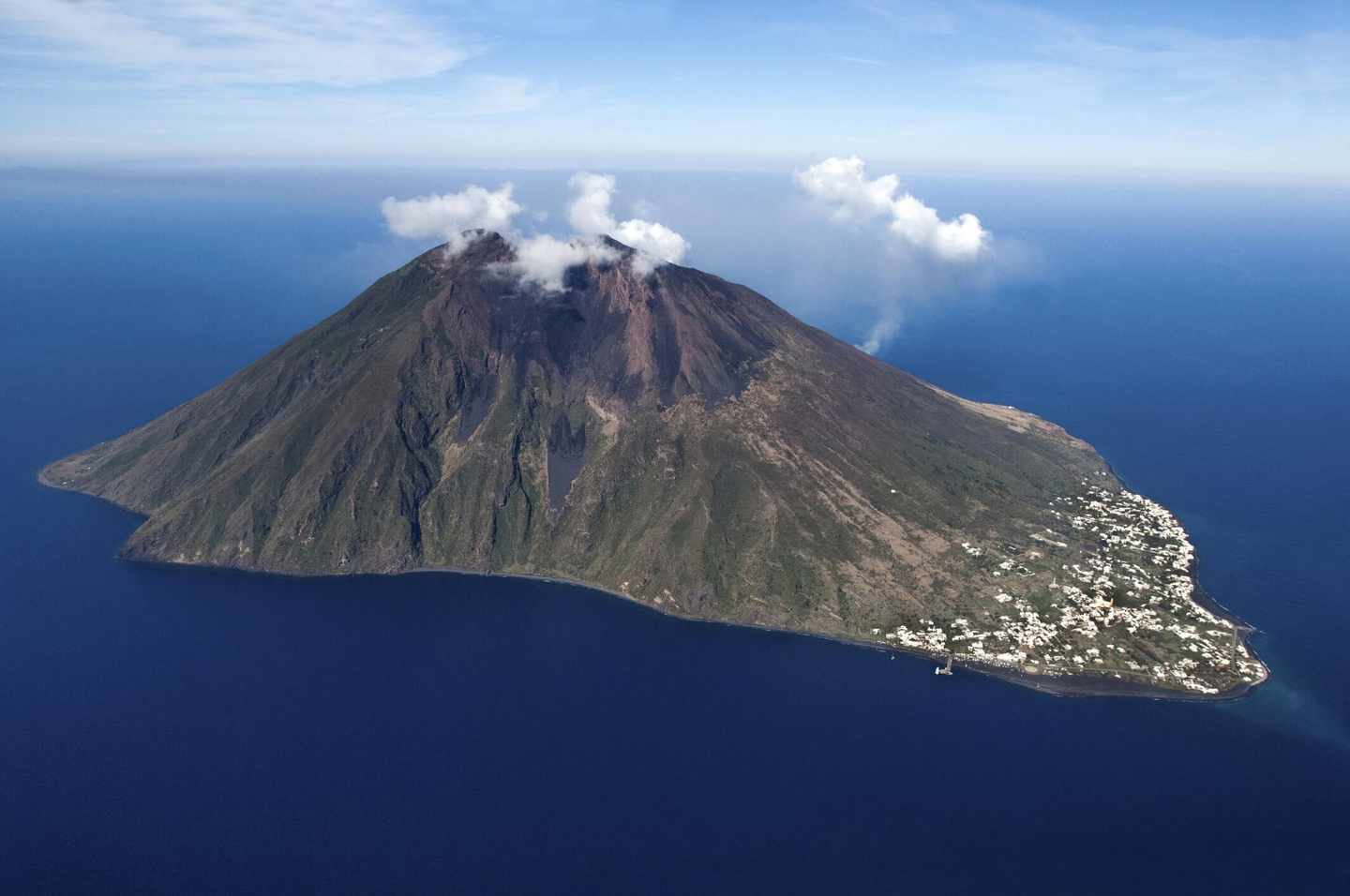 italien-stromboli-vulkan-t-488392365.jpg