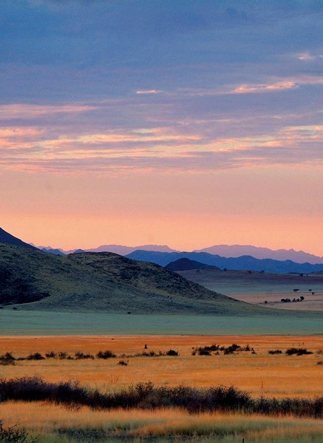 Wüste in der Dämmerung in Namibia