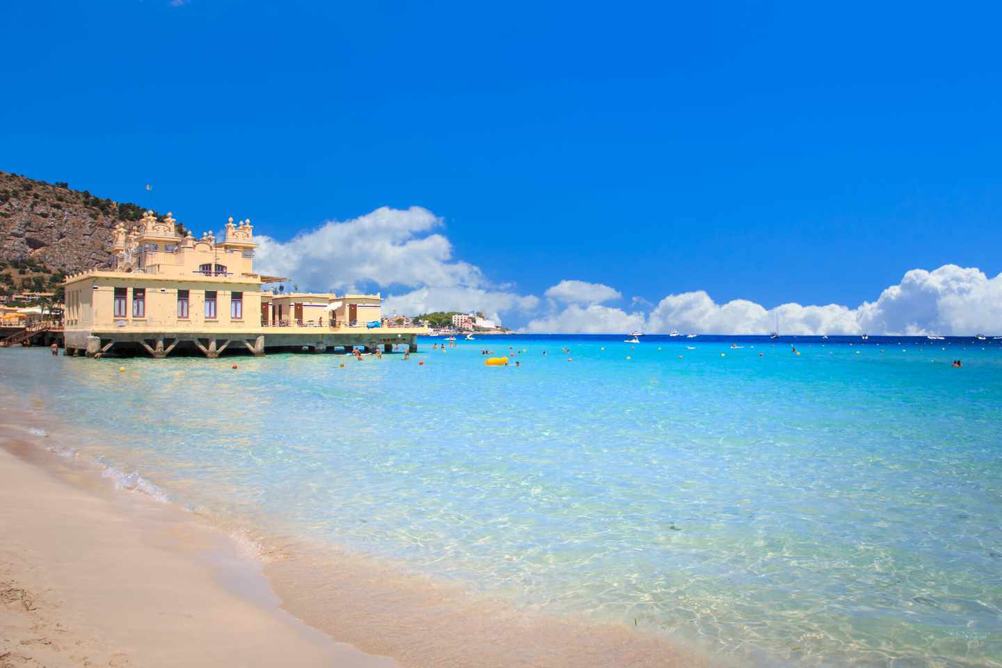 italien-sizilien-palermo-strand-mondello-klein-g-646457176.jpg