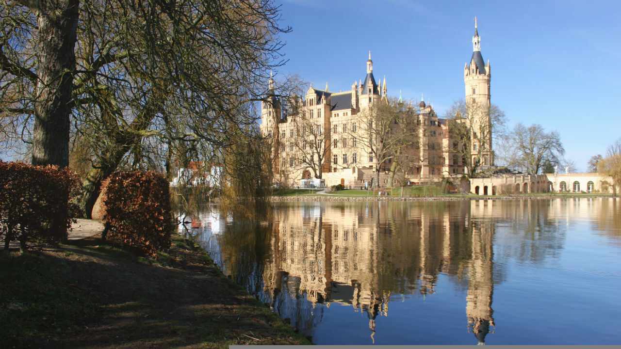 deutschland-schloss-schwerin-t-91818347.jpg