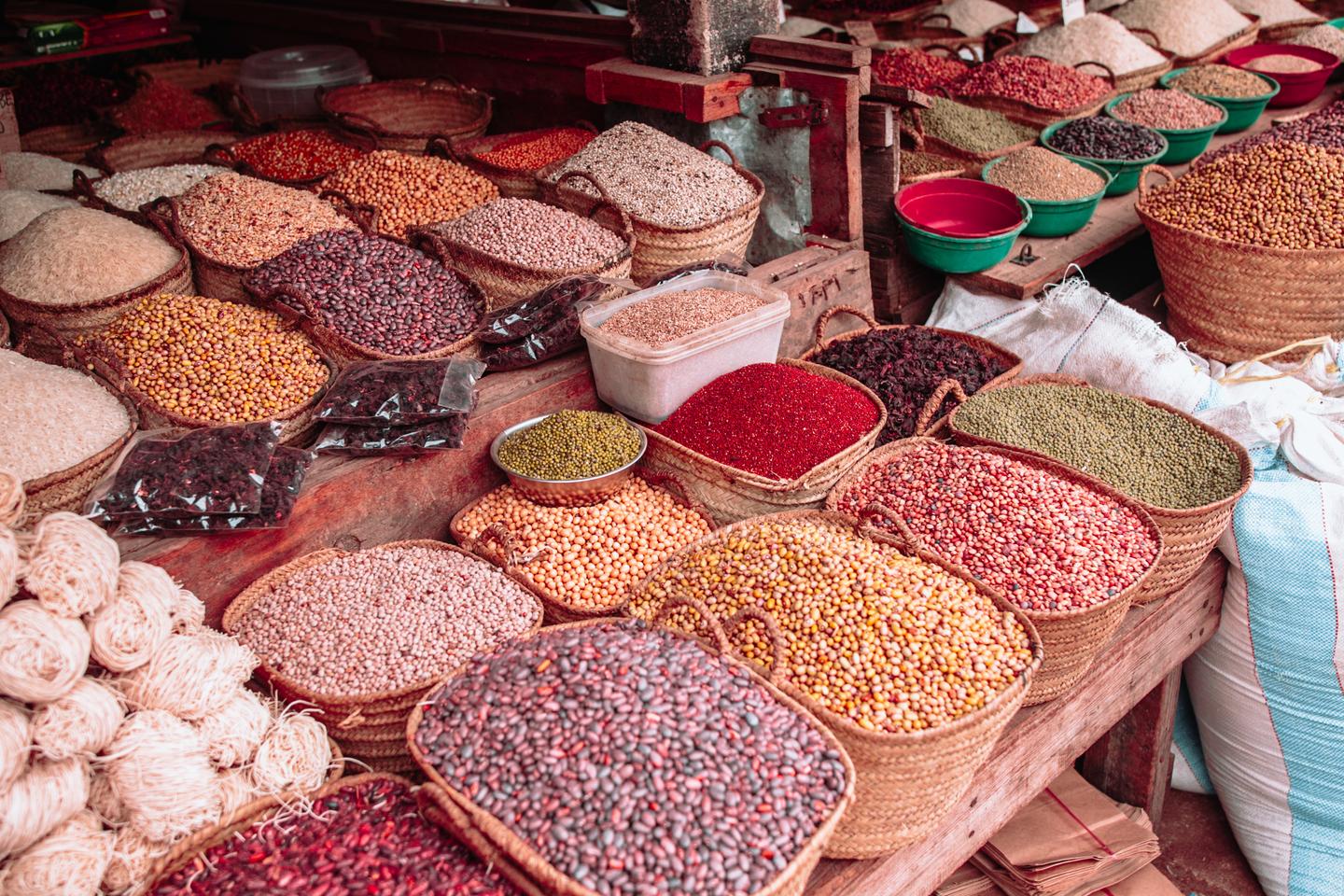 afrika-getrocknete-lebensmittel-markt-g-1020544828.jpg