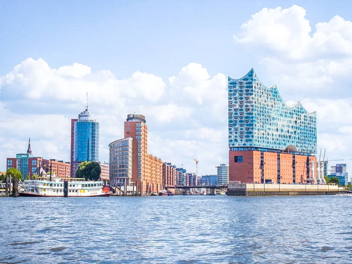 blt9da8425b0928f4fb-deutschland-hamburg-elbphilharmonie-staedtereise-wahrzeichen-a-167886060.jpg deutschland-hamburg-elbphilharmonie-staedtereise-wahrzeichen-a-167886060.jpg