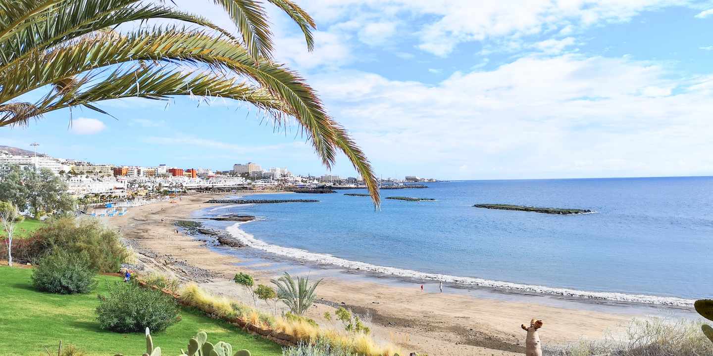 spanien-kanaren-teneriffa-playa-de-fanabe-strand-costa-adeje-familienfreundlich-s-1404799976.jpg