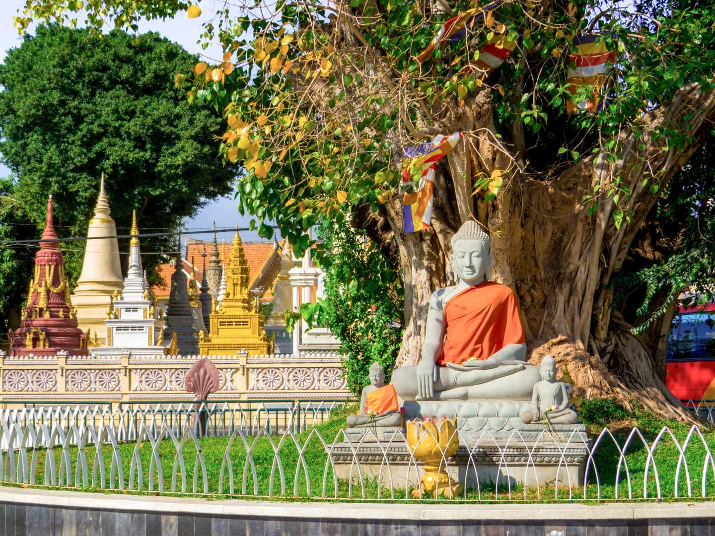 Kambodscha-Phnom-Penh-Buddha-Statue-g-1213507397.jpg