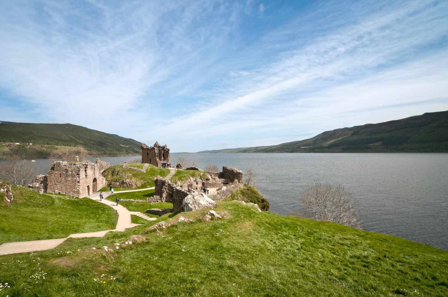 Schottland-Loch-Ness-Urquhart-Castle-g-184852341.jpg