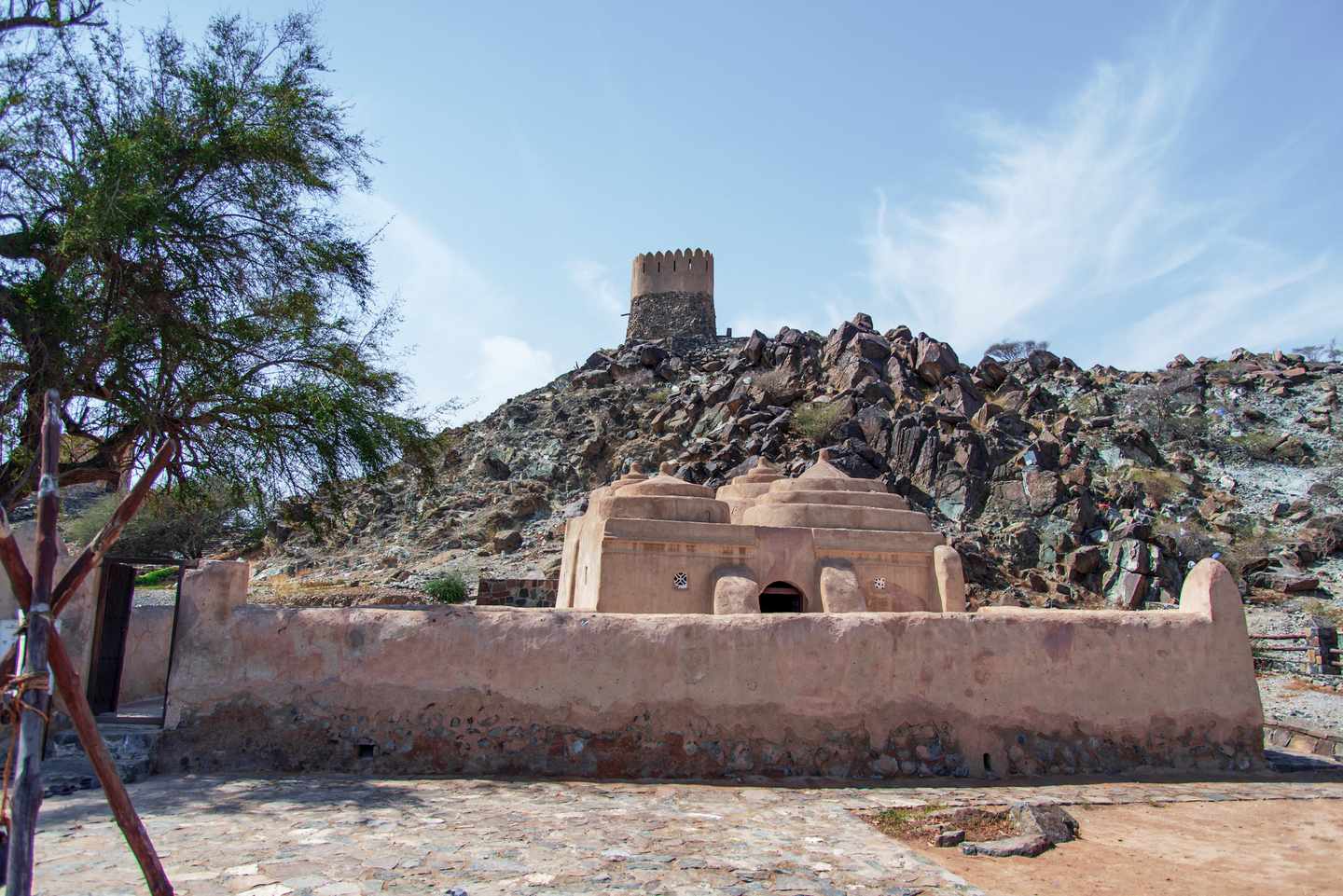 VAE-Fujairah-Moschee-und-Festung-g-1137037446.jpg