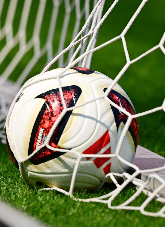 Jetzt entdecken Fußball im Tor für DERTOUR Sports