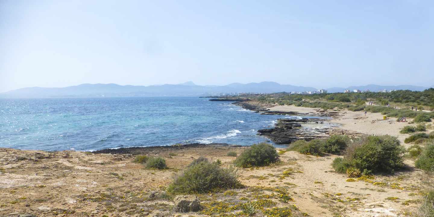 spanien-balearen-mallorca-can-pastilla-kueste-landschaft-bucht-urlaub-s-1232960200.jpg