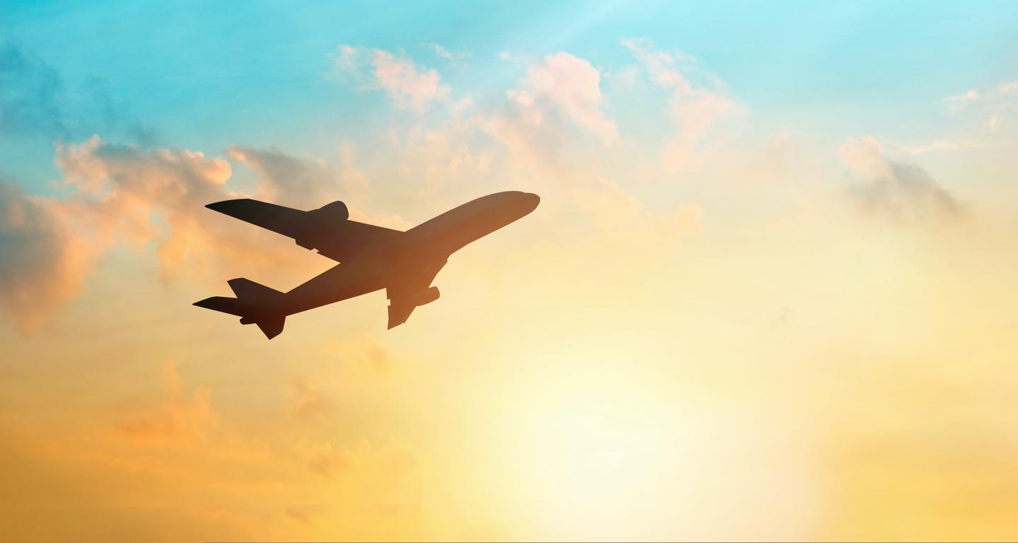flugzeug_sonne_urlaub_airline_g-583734066.jpg
