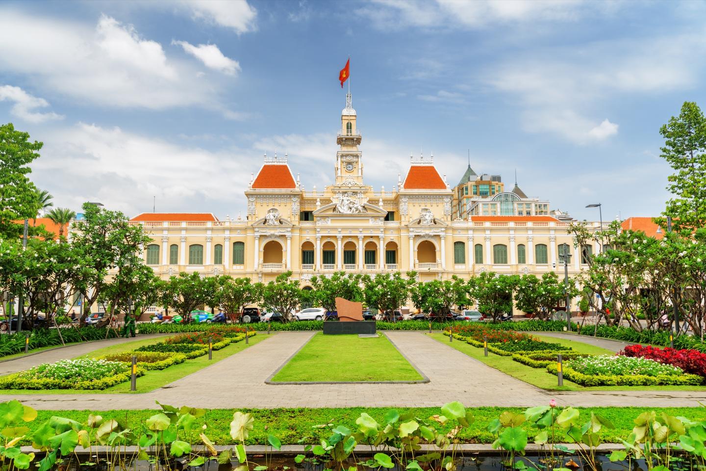 vietnam-saigon-g-874811384.jpg