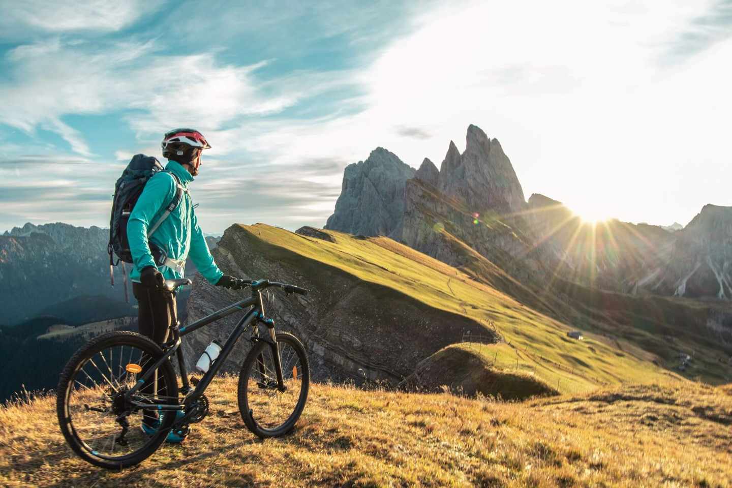italien-trentino-radfahrer-auf-berg-g-1232568015.jpg