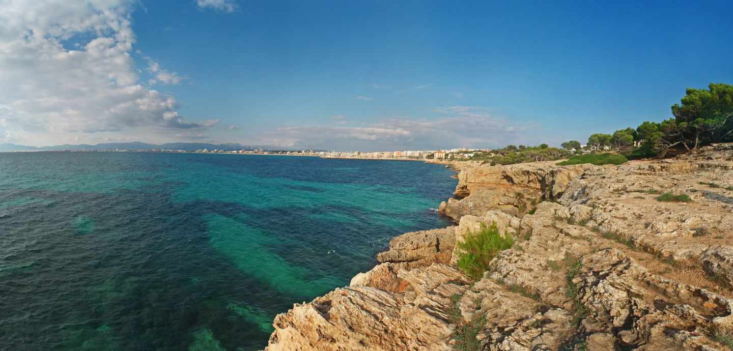 spanien-balearen-mallorca-can-pastilla-kueste-landschaft-bucht-urlaub-s-17048576.jpg